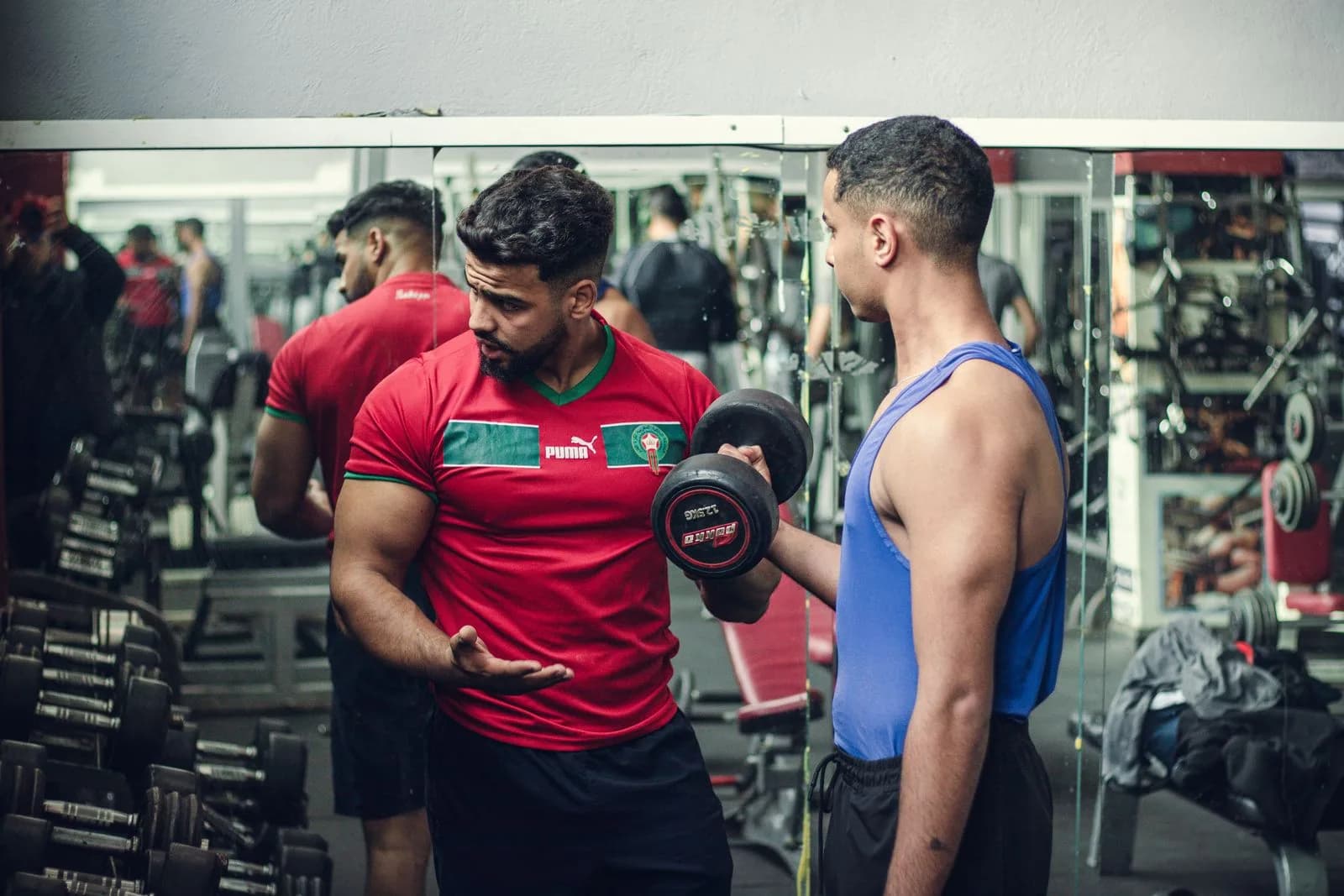 Trainer coaching weights — Personal Trainers & Fitness Coaches marketing by TML Agency