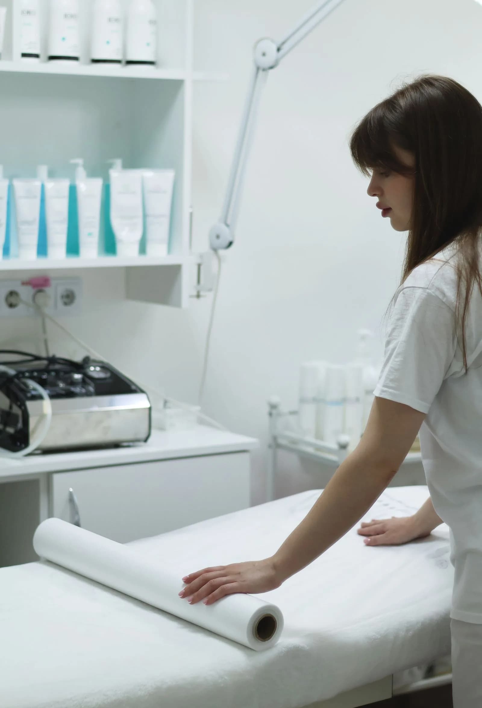 Spa professional preparing treatment — Spas & Massage Therapists marketing by TML Agency