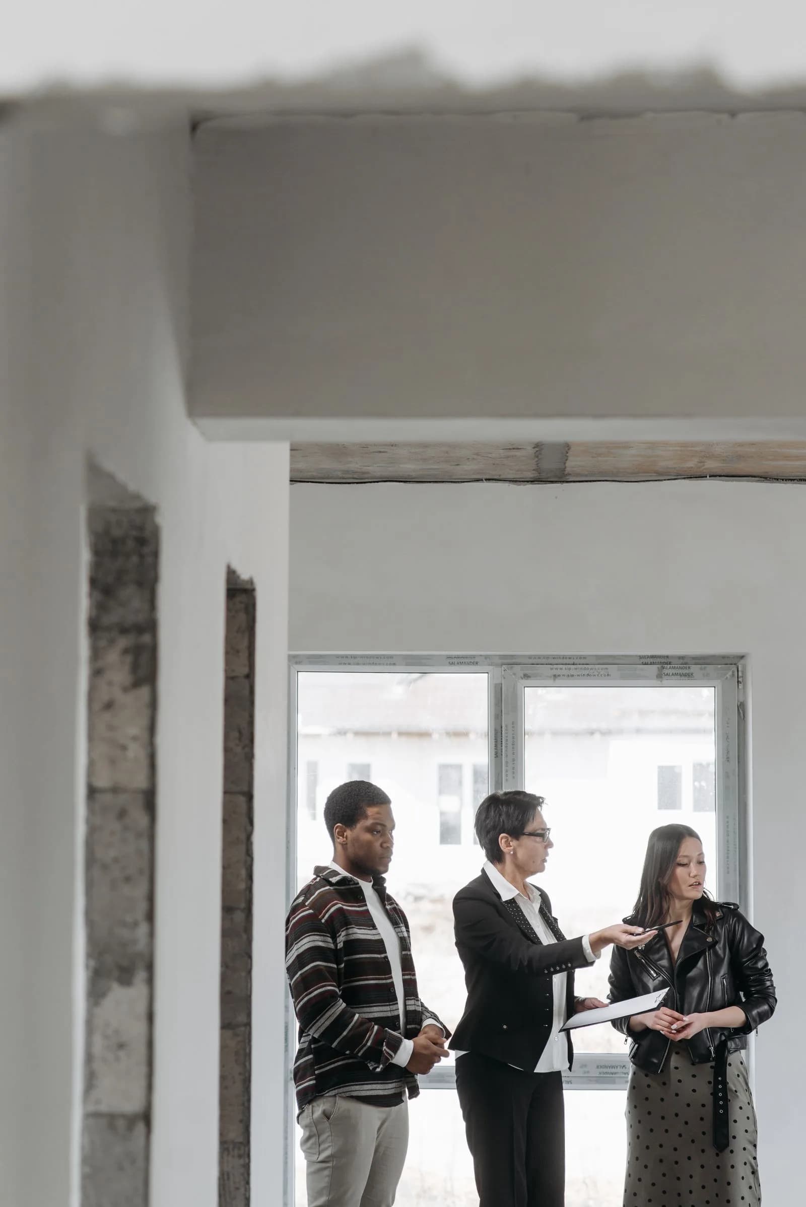 Agent discussing a property with clients — Real Estate marketing by TML Agency
